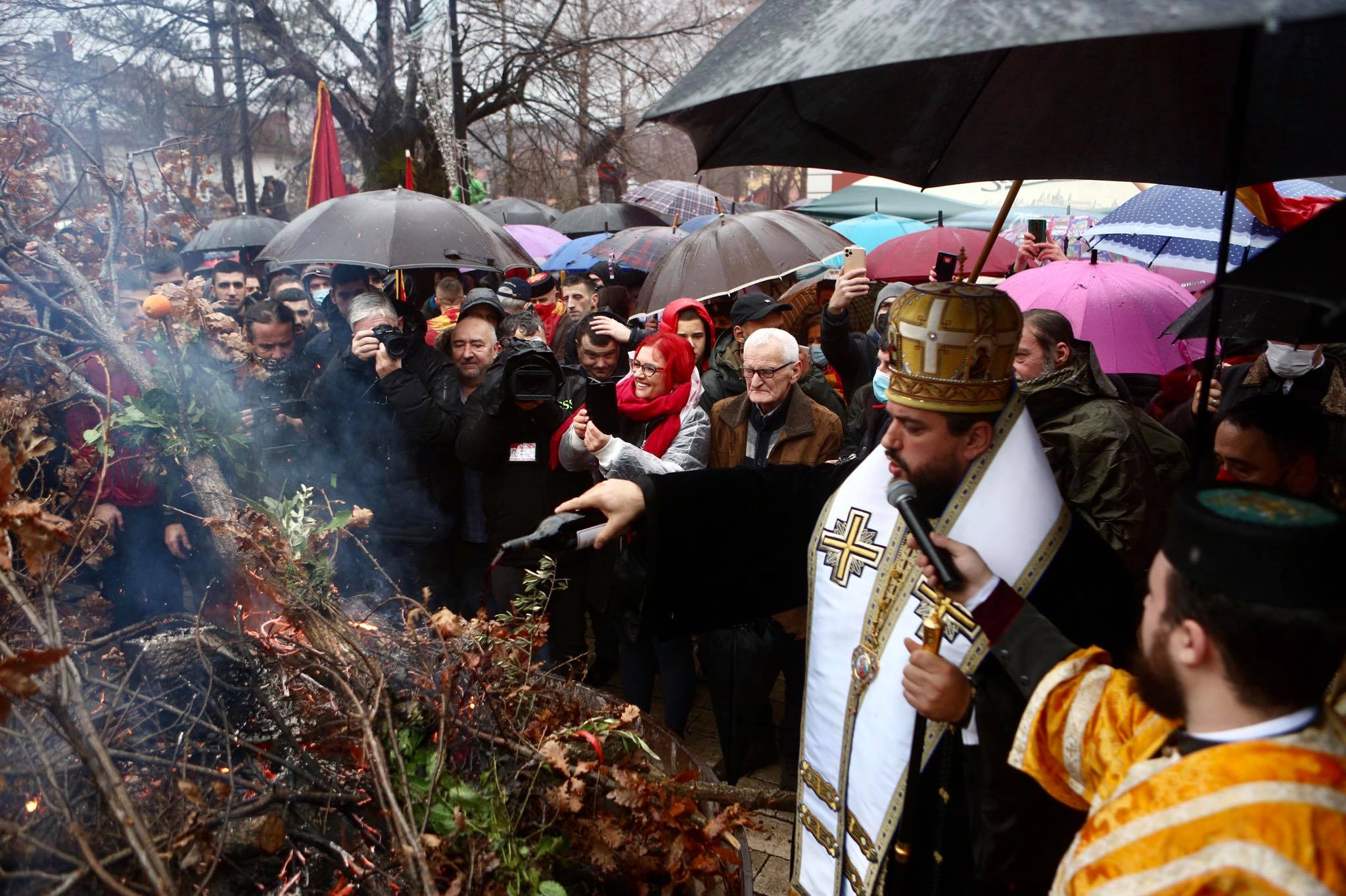 (FOTO I VIDEO) Mitropolit Mihailo: Ne gradite svoju vjeru na oduzimanju naših svetinja