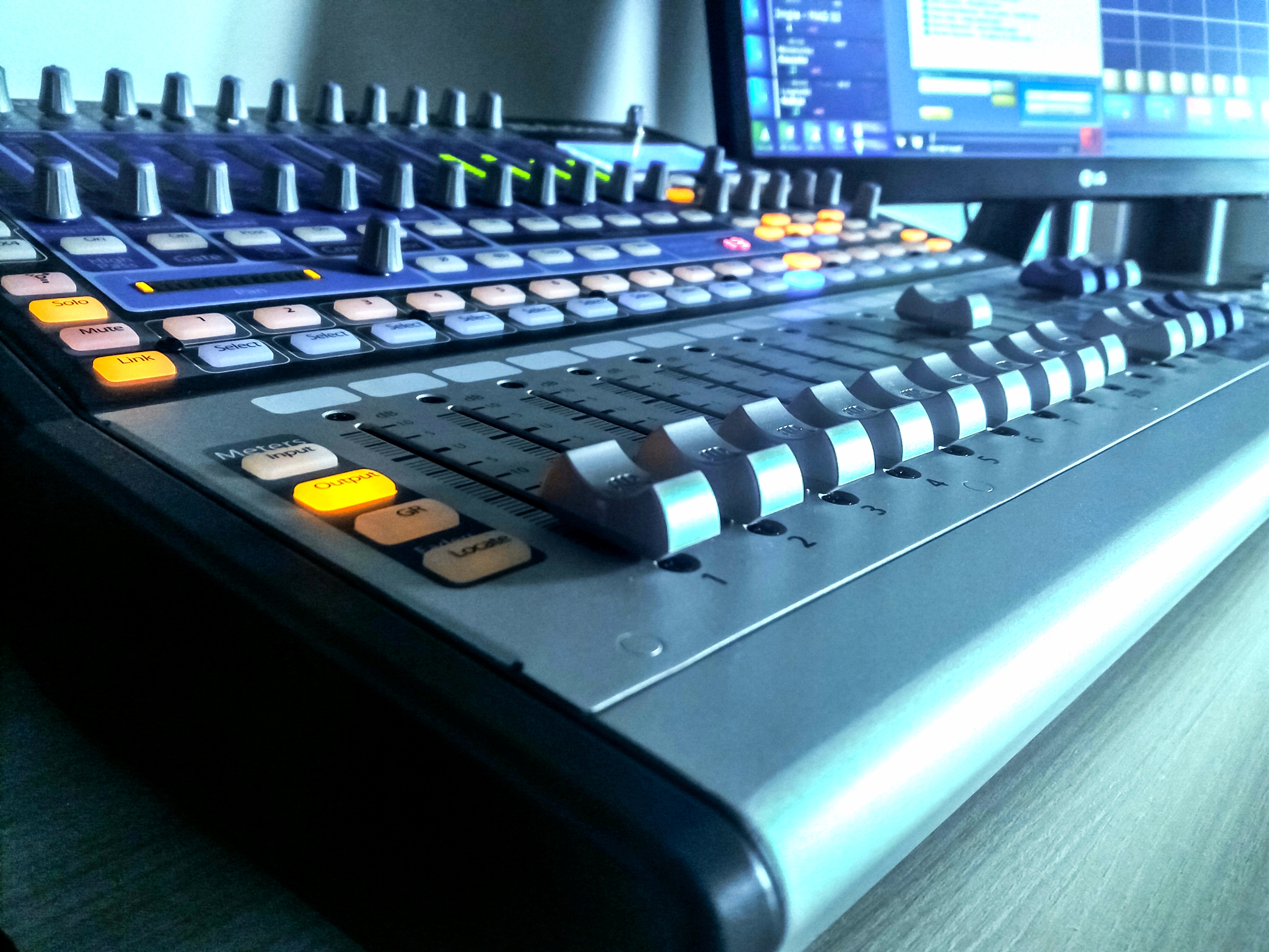 Upozorenje lokalnih radio stanica sa sjevera CG: Gasimo program na 12 sati, Vlada i RDC moraju reagovati