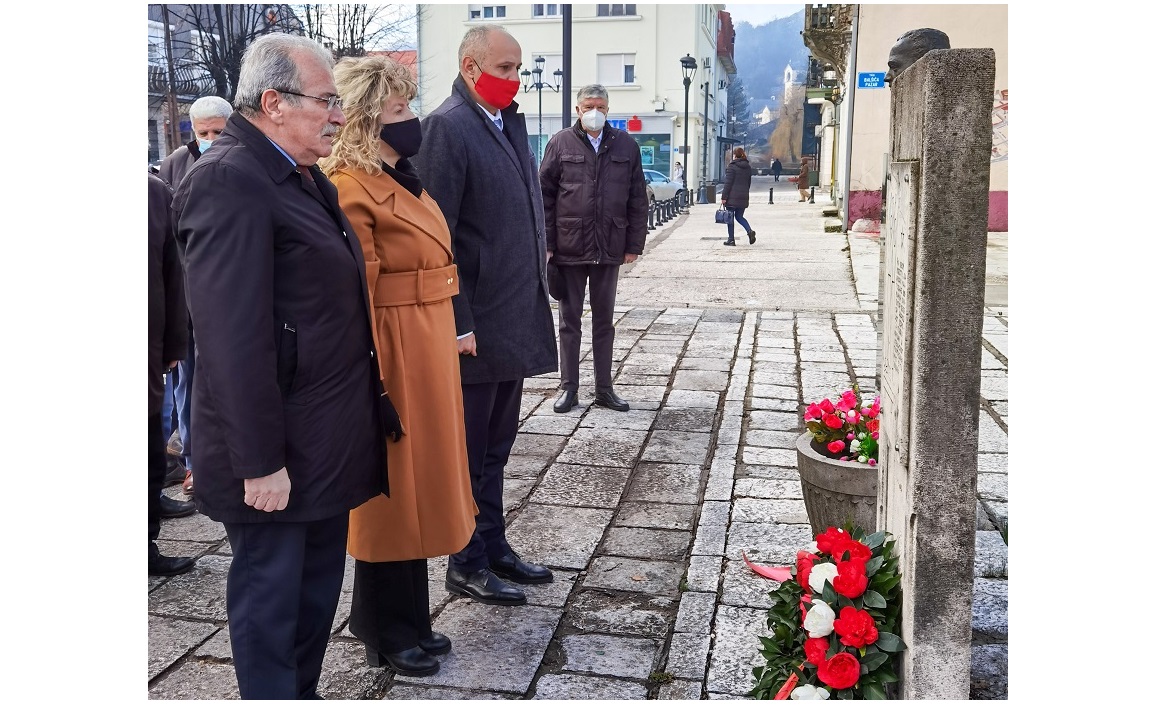 Cetinje: Položen vijenac na spomenik herojima Gojku Kruški i Musi Buti Hodžiću