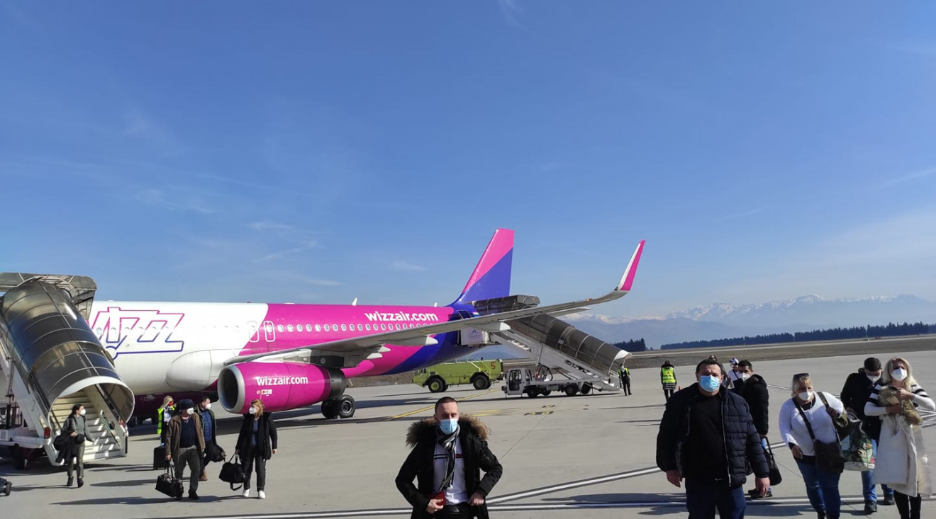 Putnici koji putuju Wizz Air-om moraju imati negativan PCR test na engleskom, njemačkom ili francuskom jeziku