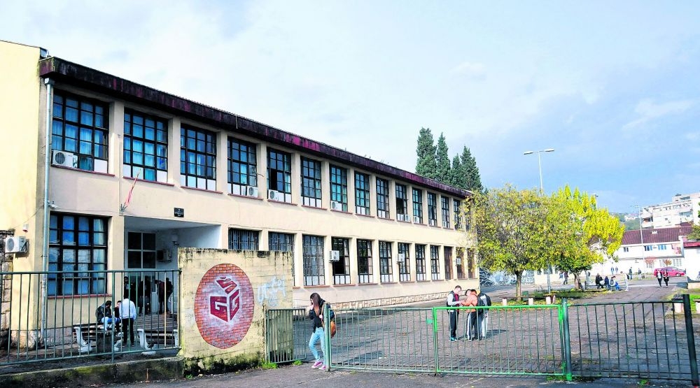 Svađa profesora i direktorke Elektrotehničke škole: Podnijeli krivične prijave jedni protiv drugih zbog vrijeđanja