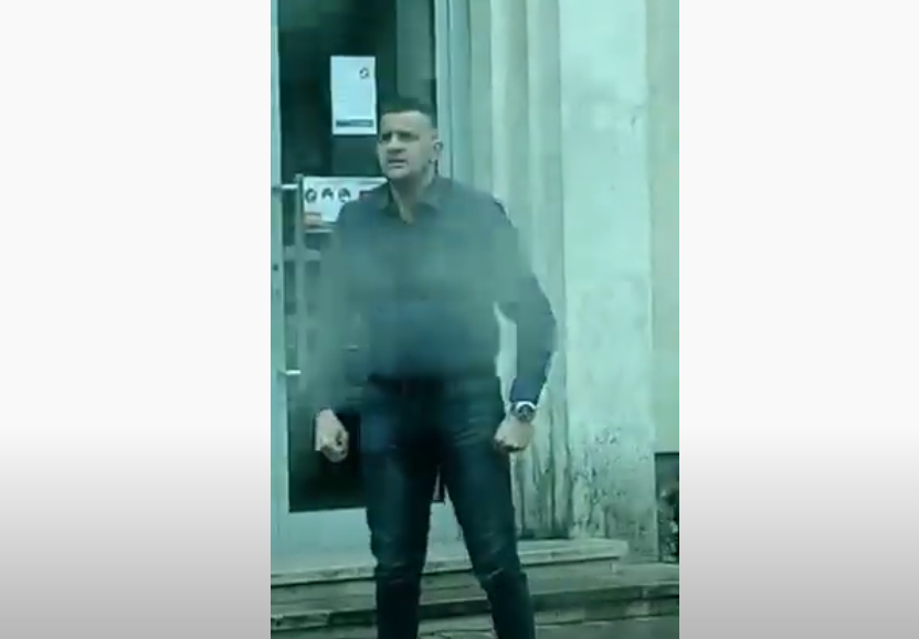 (VIDEO) Aktivista DF-a pljuvao i vrijeđao građane zbog crnogorske pjesme