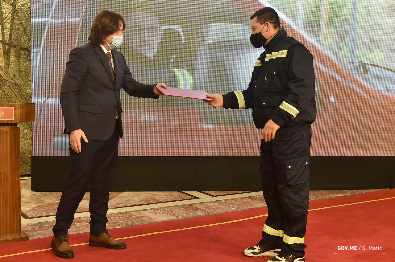 Sekulović uručio nagrade i priznanja za doprinos zaštiti i spašavanju