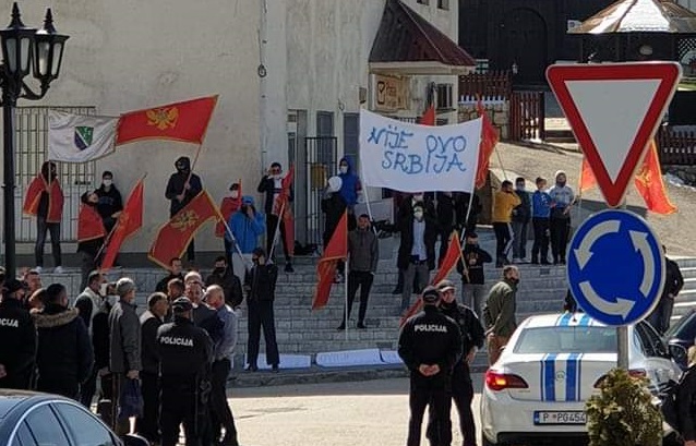 Abazovića u Plavu dočekali i ispratili povicima &#8221;UA&#8221; i &#8221;IZDAJA&#8221; (VIDEO/FOTO)