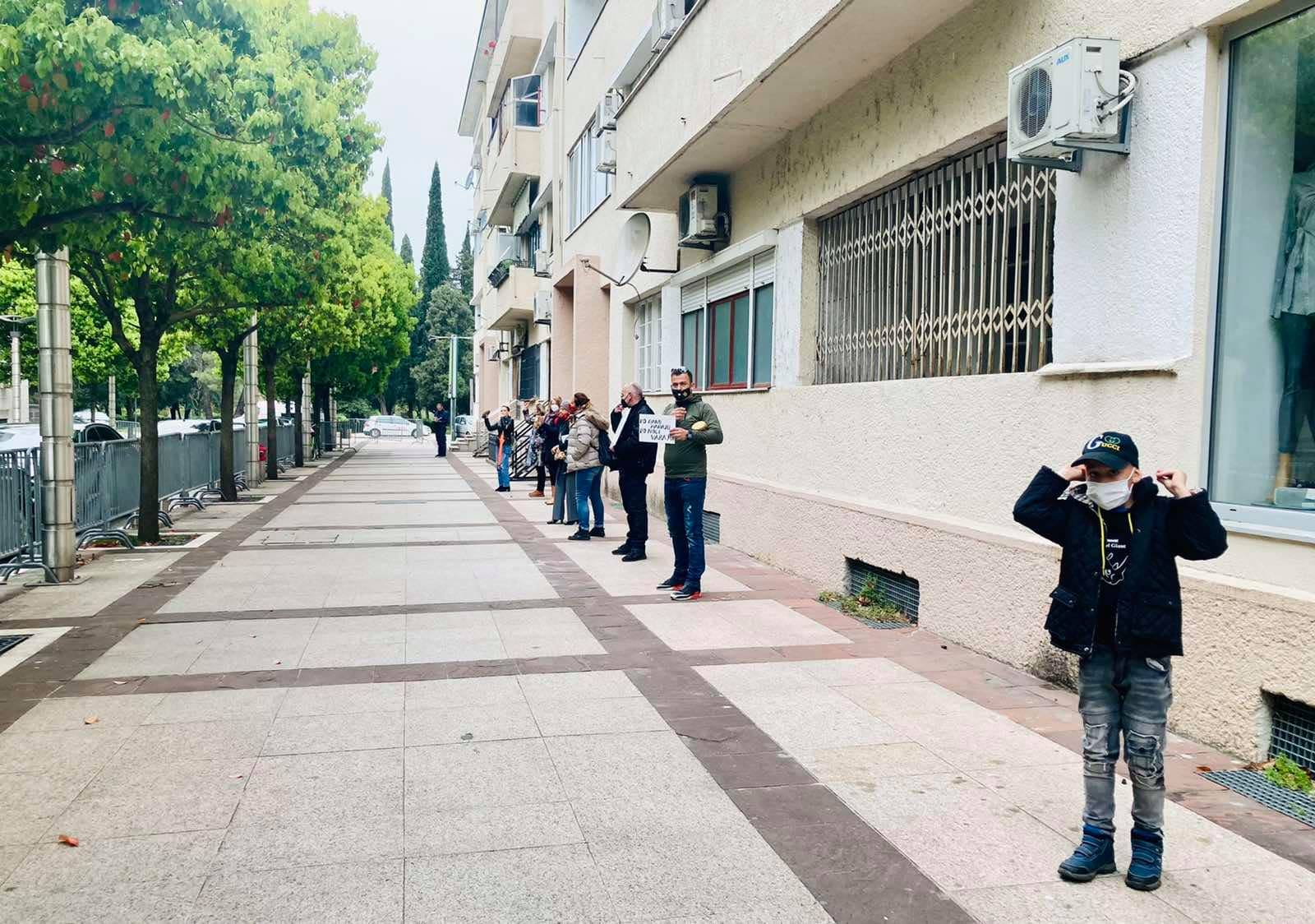 Protest ispred Vlade: Vi pravite bruku, mi ćemo buku
