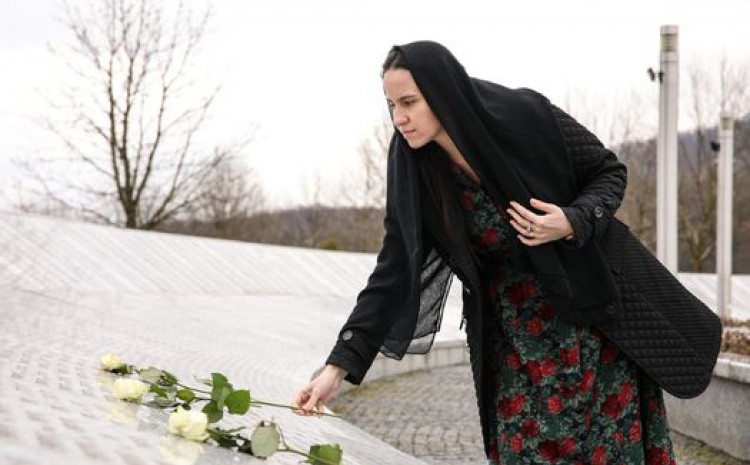 Gradonačelnica Sarajeva Benjamina Karić u Srebrenici (FOTO)
