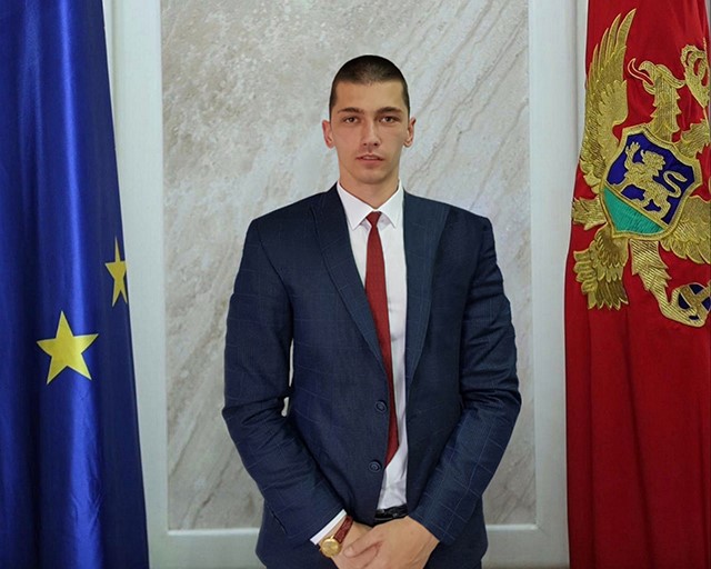 Popović: Mladi odlaze iz Crne Gore a društvo to ne brine