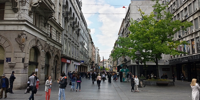 Srbija popušta mjere: Od ponedjeljka počinju raditi kafići na otvorenom, tržni centri i škole i dalje zatvoreni
