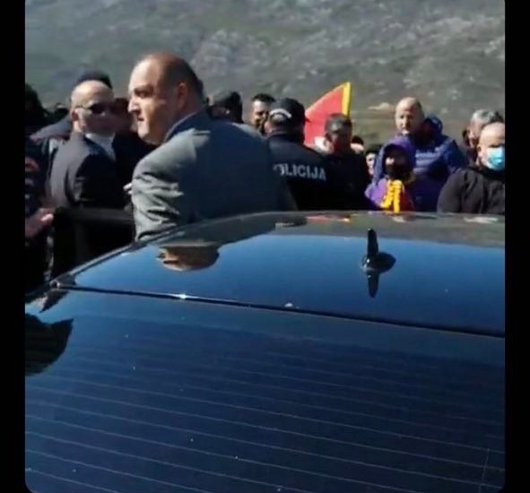 Vozač iz pratnje premijera Dražen Jeknić pregazio građane Nikšića?