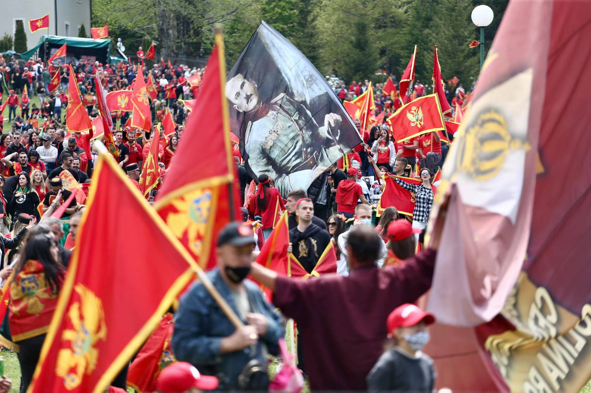 Batrićević: Nećemo klečati dok gođ ima Crne Gore i njene neporažene zastave!