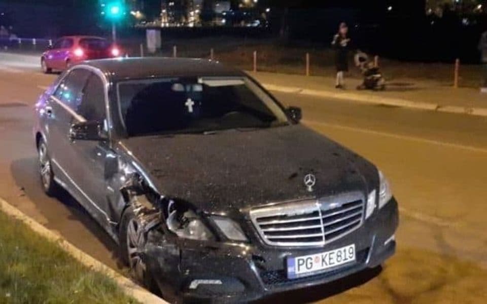 Vladin „mercedes“ kroz Podgoricu voze bez tablica?