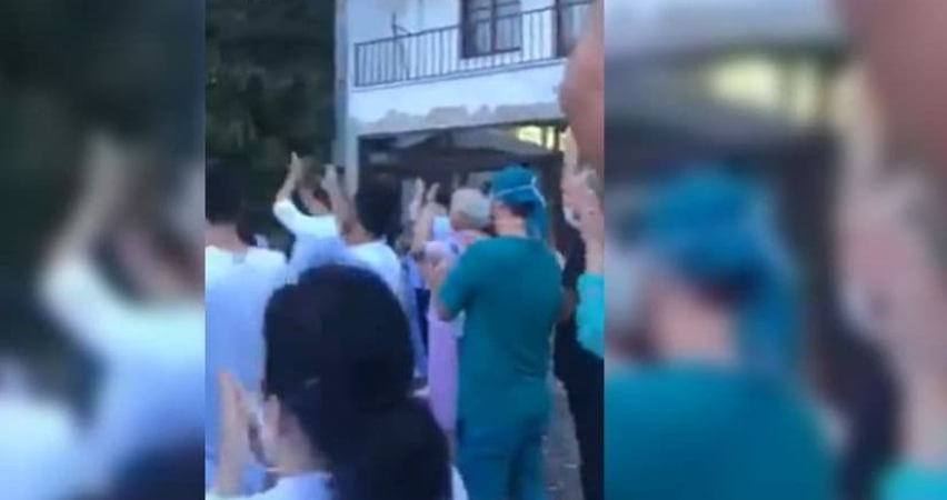 VIDEO: Zaposleni bolnice u Risnu jutros uz aplauz dočekali Popovića: Ne damo te, Vlado!