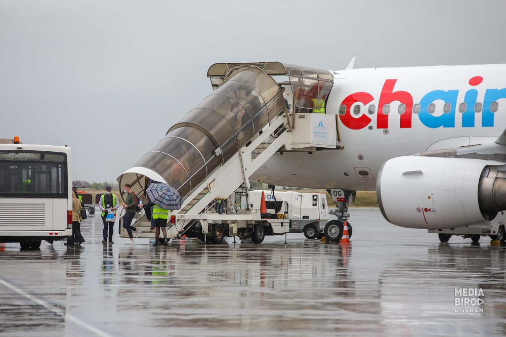 Pun avion putnika iz Ciriha na prvom letu Chair Airlines-a
