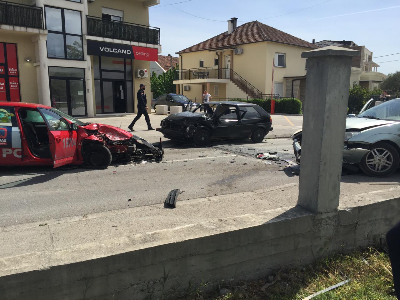 Podgorica: Udes tri vozila i motocikla, tri osobe povrijeđene (FOTO)
