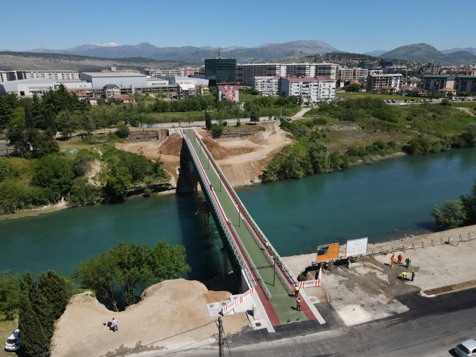 Podgorica dobila novi pješački most na Morači
