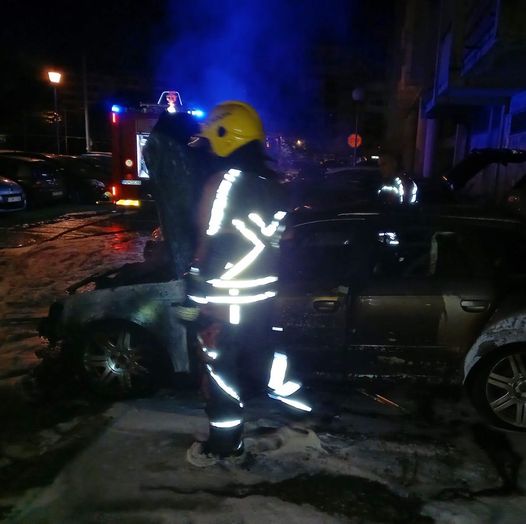 Podgorica: Požar na automobilu, dvije ekipe gasile vatru