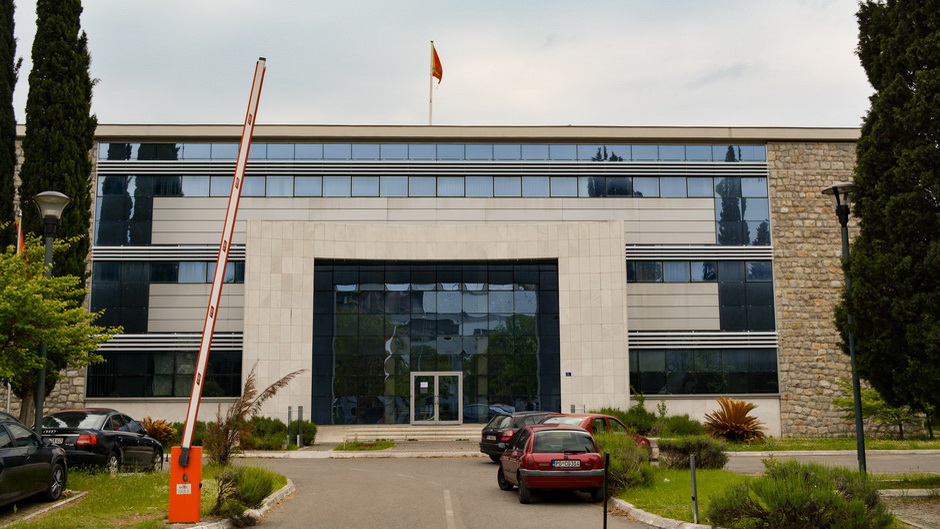 Blokirani konkursi u državnoj upravi