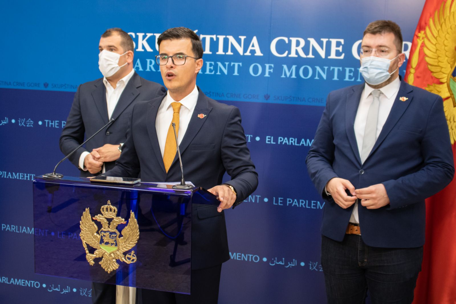 Šaranović zadržan i pretresan na granici sa Srbijom: Dok Marovići slobodno šetaju, poslanike opozicije malteritanju na granici