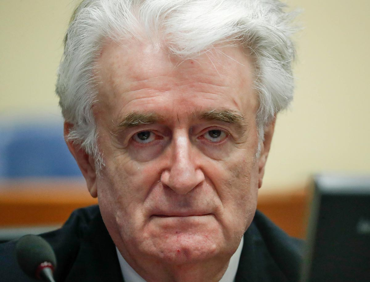 KARADŽIĆ NAPUSTIO HAG: U tajnosti prebačen za Veliku Britaniju na služenje doživotne kazne zatvora