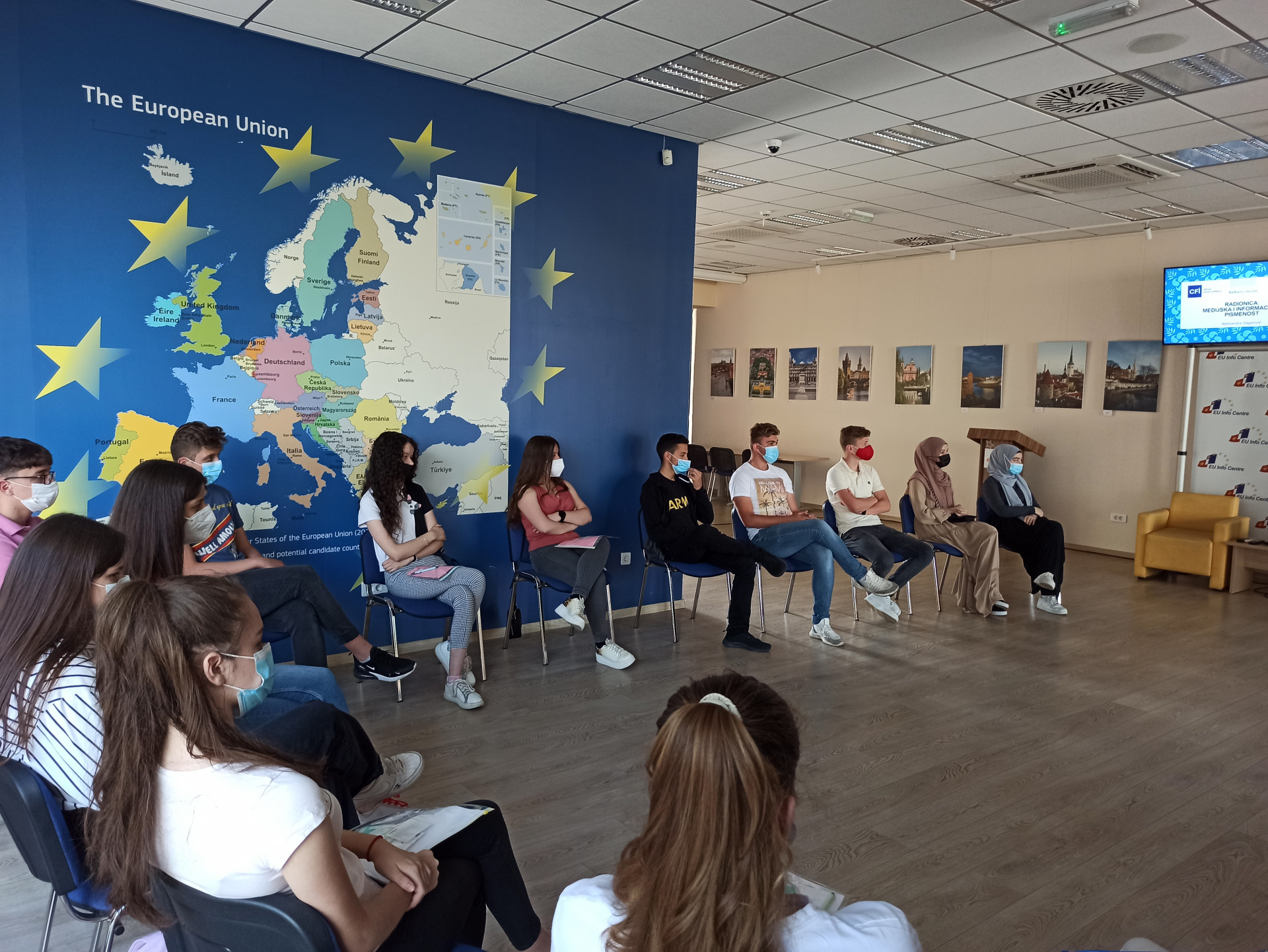 Mladi iz Kolašina, Podgorice i Tuzi učili o dešifrovanju informacija i prepoznavanju lažnih vijesti