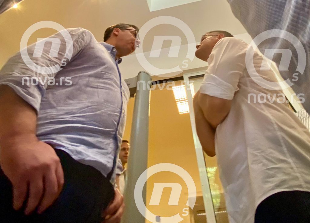 Vučić ljut jer se Jeremić nije sapleo na koru od banane