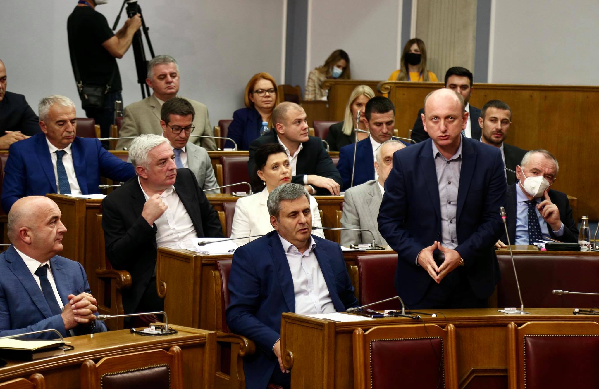 “TREĆA SREĆA” parlamentarne većine: DF donio fakturu iz Beograda i Moskve – do “srpskog sveta” samo sa novom vladom