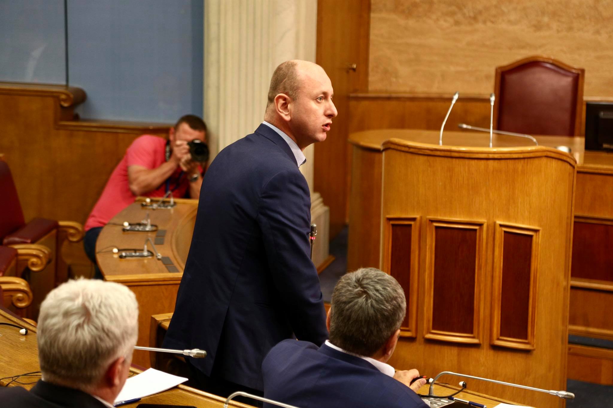 Knežević: Formirati vladu ograničenog mandata koja bi pripremila izbore u jednom danu