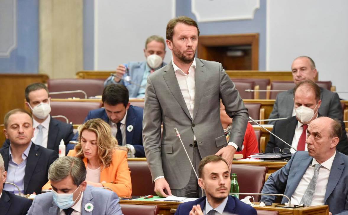Konjević: Cirkus – Vlada povlači zakone iz procedure jer ih Skupština ne usvaja