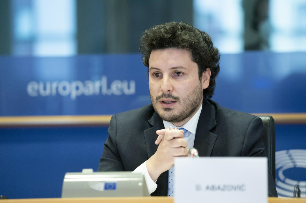 ZAOBILAŽENJE BRISELA: Abazović planira da dodijeli još par stotina državljanstava jer su „zahtjevi u proceduri“