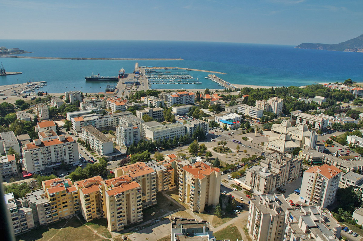 Masovna tuča u Baru: Maloljetnik uboden nožem u leđa