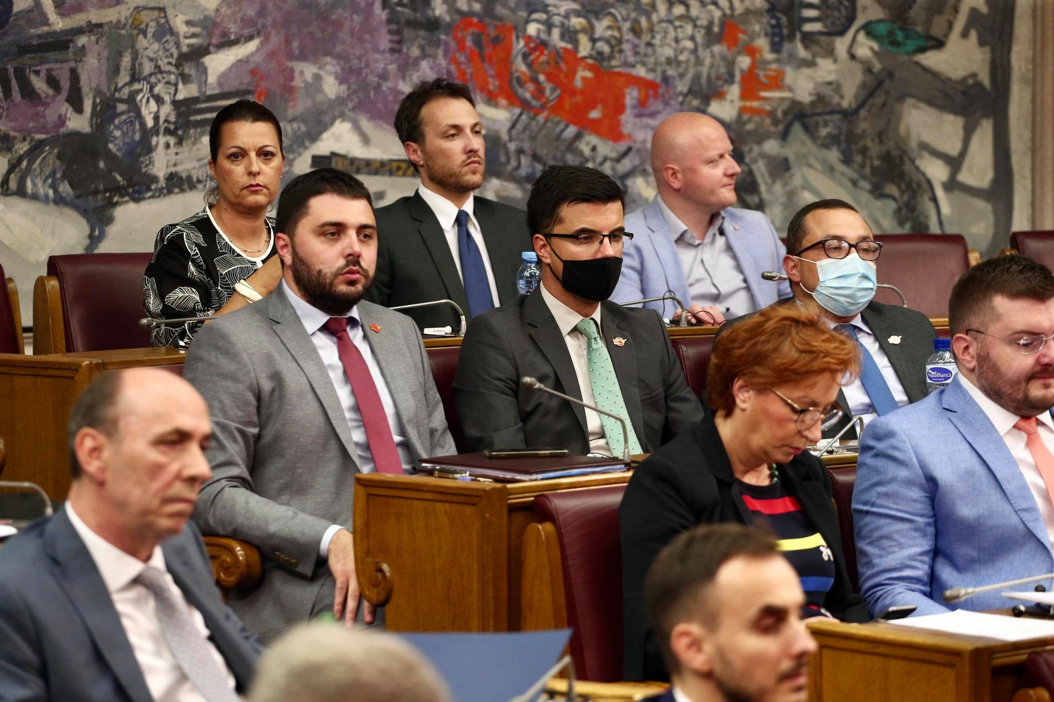 Demokrate Vešoviću: Pustite papagajske floskuletine i jeftine pokušaje humora