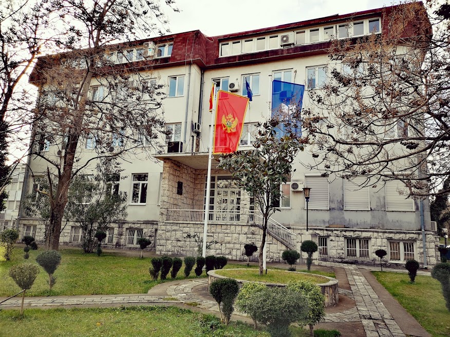 DEMOKRATE POMOGLE ŠARIĆEVOJ FIRMI, MRSS ZA STANDARD: Ministarstvo će ispitati politiku zapošljavanja Zavoda za zapošljavanje