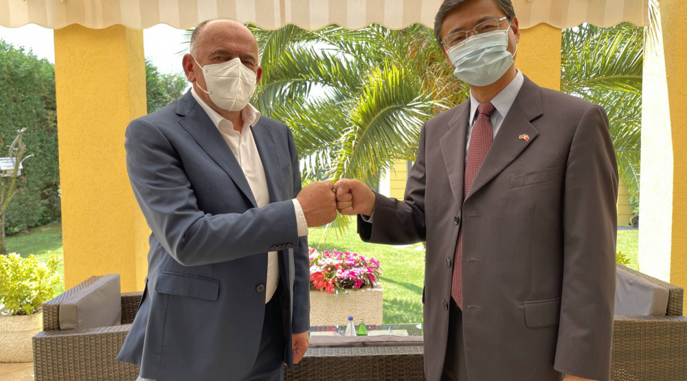 Ambasador Kine zahvalio podgoričkom Domu zdravlja na vakcinaciji kineskih državljana