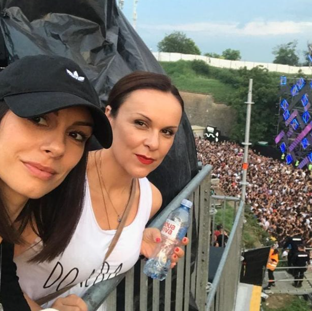 Upoznajte NAJSTARIJU SESTRU MIĆALOVIĆ: Majka je dvoje djece, evo čime se bavi! (FOTO)