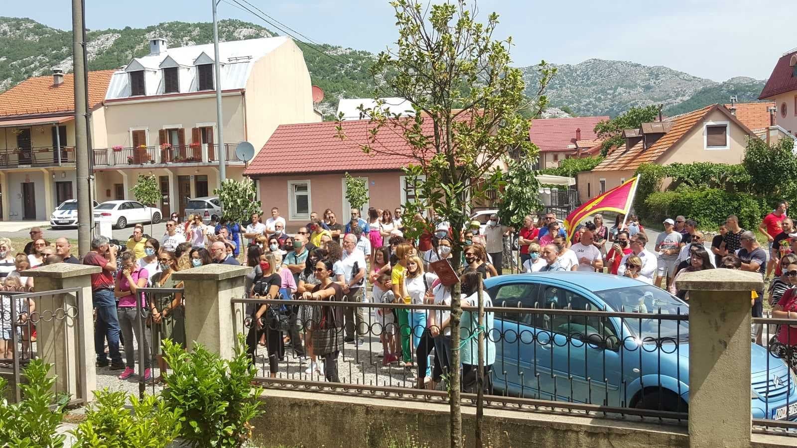 Cetinjani protestuju protiv odluka Bratić: Nećemo dozvoliti devastiranje obrazovanja