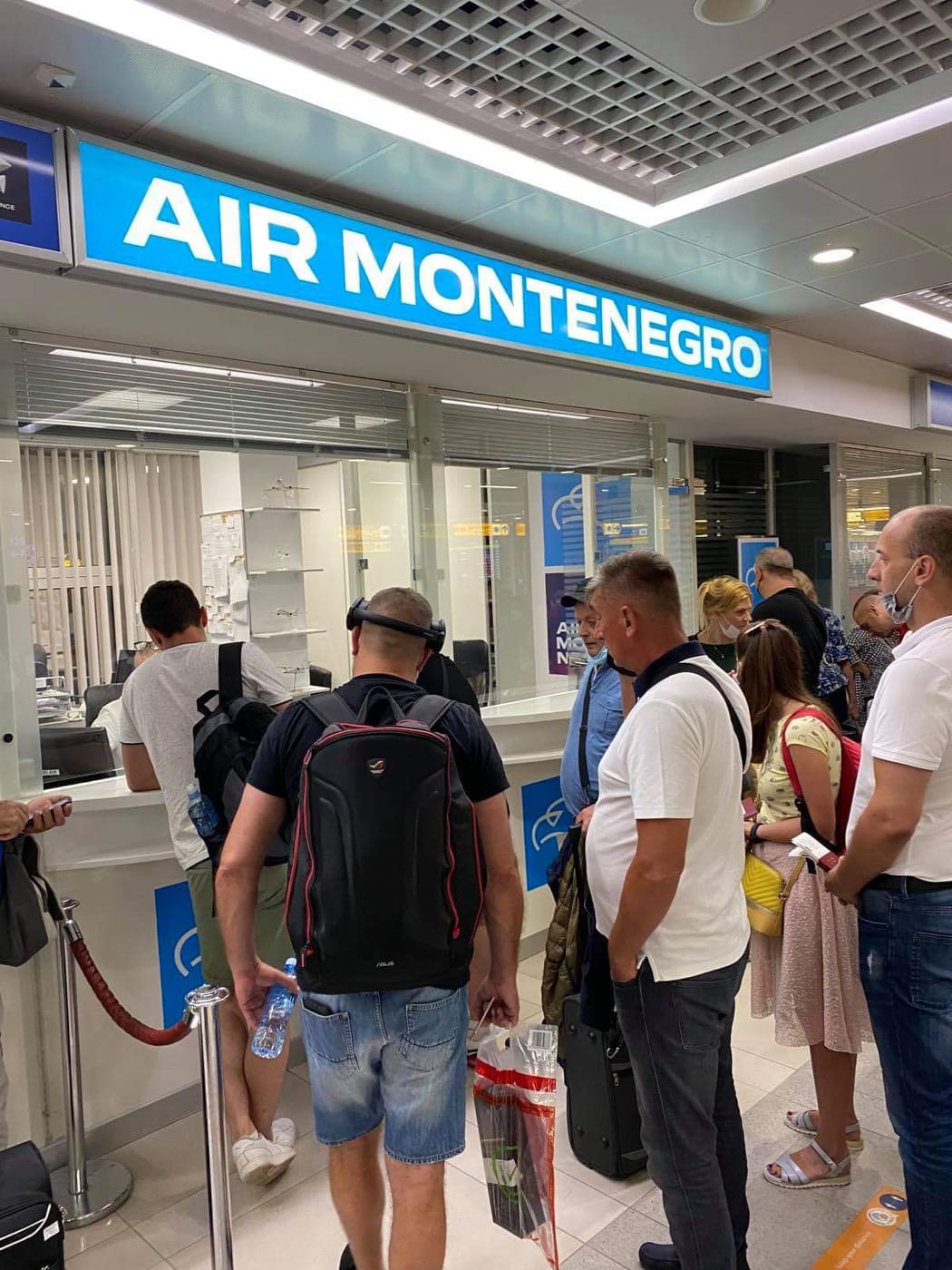 DRAMA na BG aerodromu: Putnici Air Montenegro doživjeli neprijatnost, držani satima bez informacije, LET NIJE BIO BEZBJEDAN?