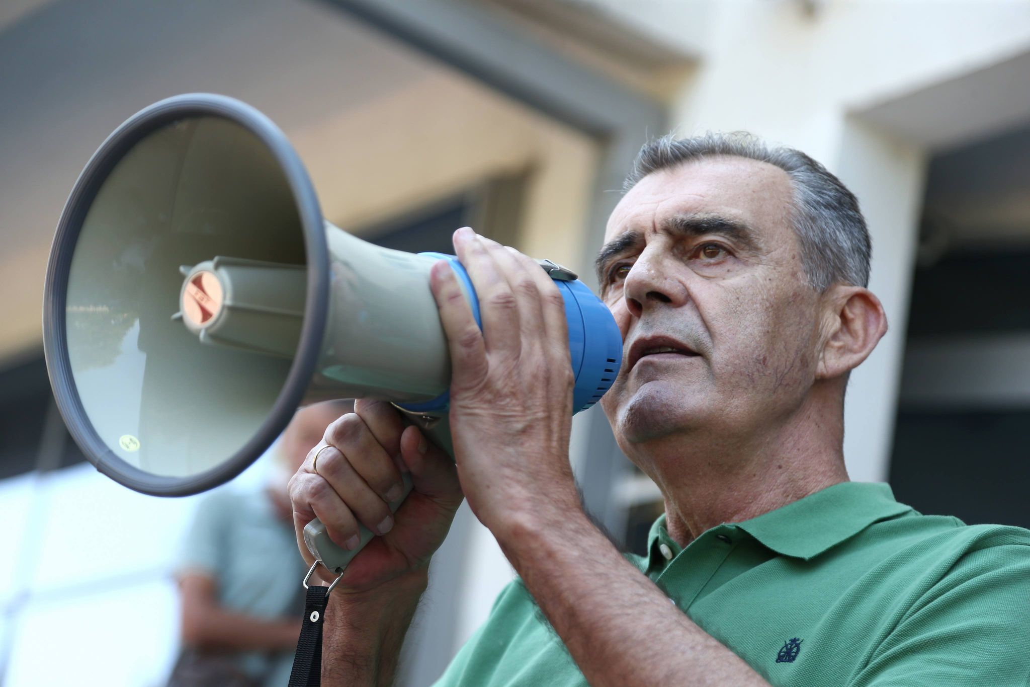 ŽIVKOVIĆ ZA STANDARD: Rekonstruišu Vladu jer državni vrh Srbije koji kontroliše DF i crkva Srbije koja kontroliše Demokrate, nijesu zadovoljni
