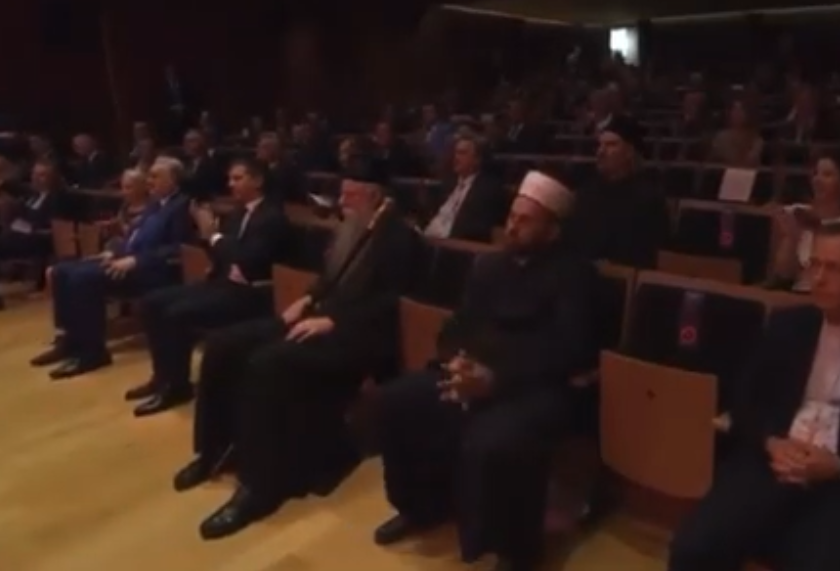 VIDEO: Mitropolit Joanikije i premijer Krivokapić NE APLAUDIRAJU partizanskim pjesmama