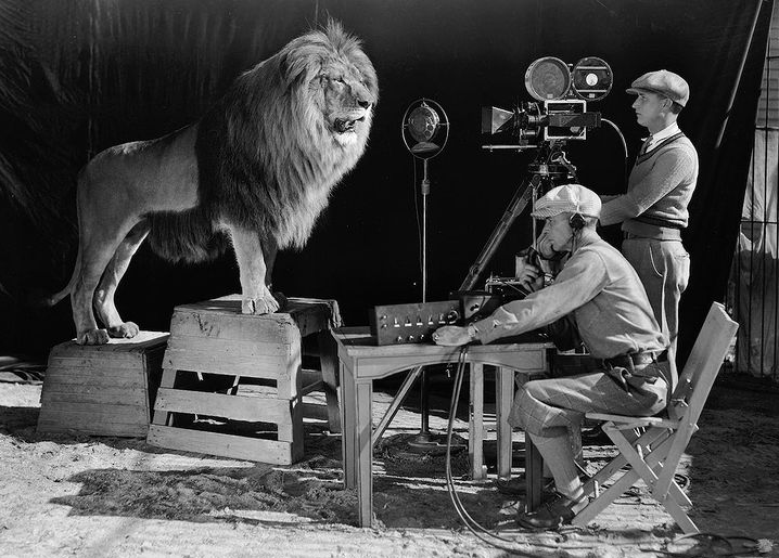 UŽASNE TAJNE “ZLATNOG HOLIVUDA”: Glumice morale da abortiraju i vade zube, djecu zatvarali u mračne kutije!