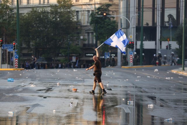 Neredi u Atini zbog najavljene obavezne vakcinacije