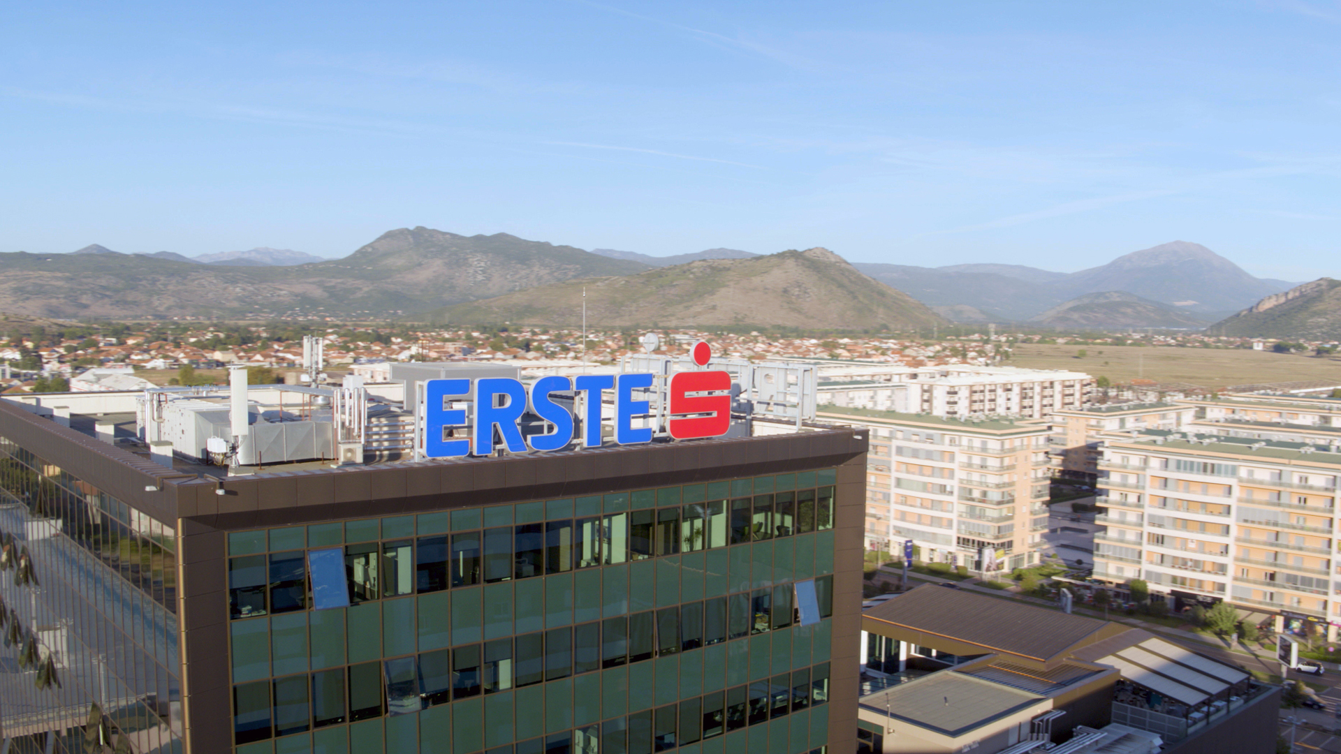 Erste banka produžila ponudu gotovinskih kredita uz hipoteku bez niza naknada