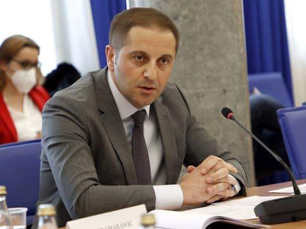 Šehović: Imenovanjem Rade Višnjić i Gorana Kikovića dotaknuto dno u prosvjeti