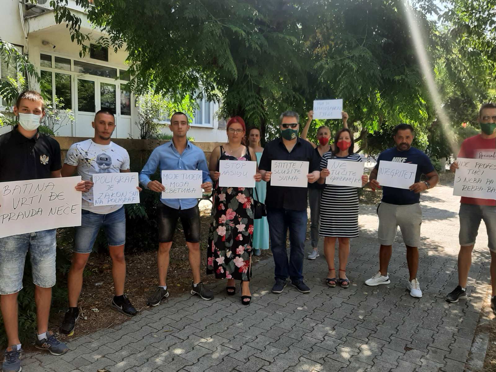 “21. Maj: Dosta je zlostavljanja, policijska značka nije vrijedna mučenja