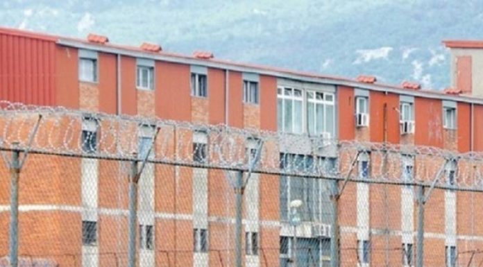 Tenzije između pritvorenika zbog ometača signala