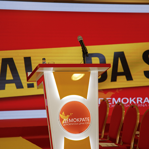 Samohrana majka ostala bez posla, krive joj Demokrate?