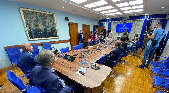 Propali pregovori lidera, Front ostaje u bojkotu