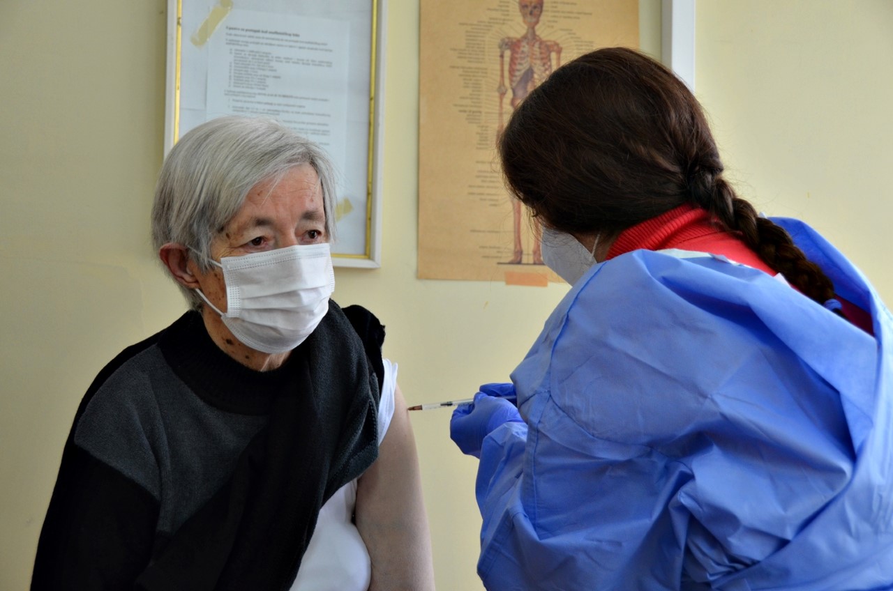 Drugu dozu vakcine primilo više od 177 hiljada građana