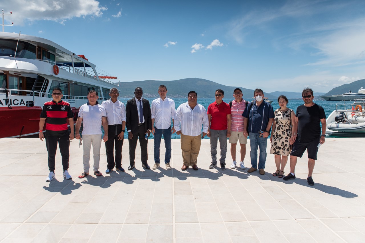 Zasijedanje Međunarodnog parlamenta za toleranciju i mir završeno krstarenjem Bokom