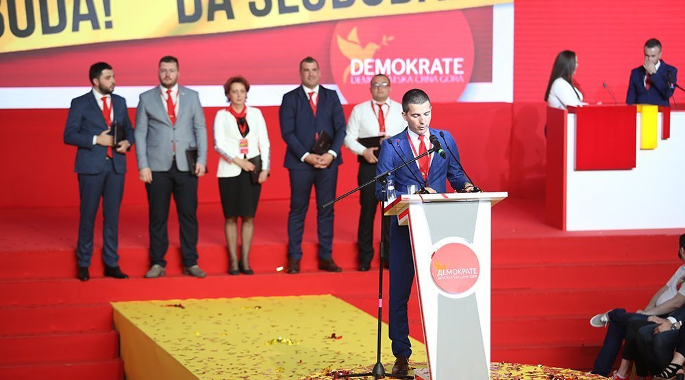 Demokrate: Andrija i DPS &#8211; dva najprljavija politička igrača neka testiraju koliko poslanika podržava Vladu, ako im basta