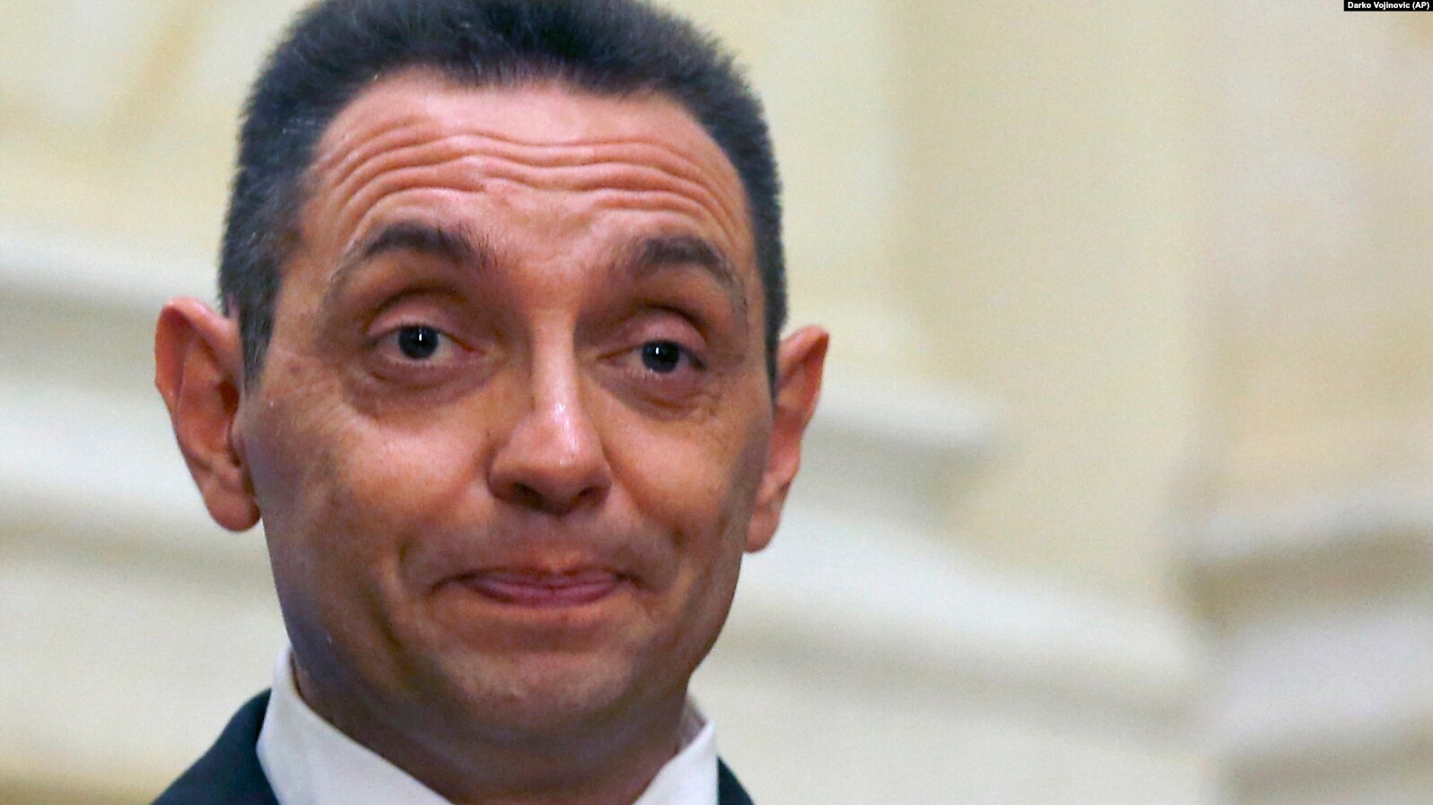 Zašto Vlada ćuti na Vulinove ratne igre?